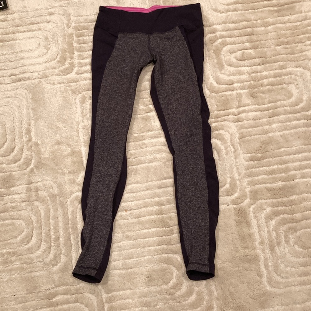 Lulu Lemon leggings- reversible Size 8